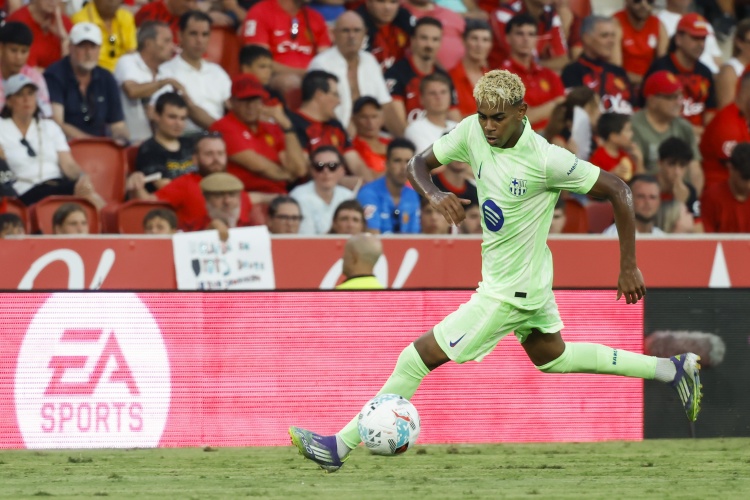 pg电子优惠-亚马尔闪耀首秀贡献传射当选MVP，预测他本赛季能斩获多少进球？