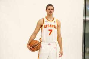 名记：久里希奇和老鹰的合同3年595万 只有第一年的127万受保障