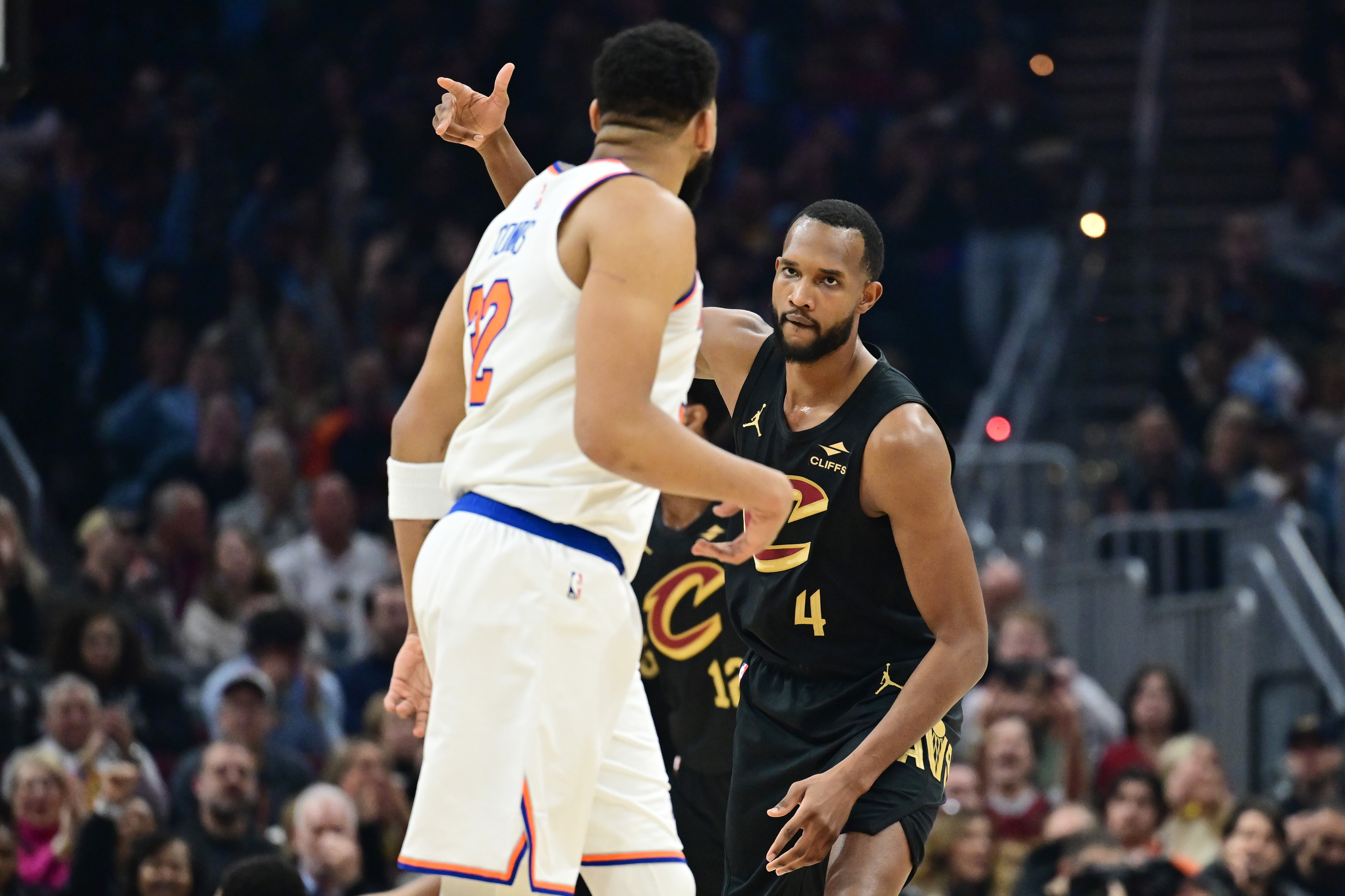 pg电子福利-ESPN新赛季东部前瞻：骑士尼克斯领跑争冠 步行者稳居前五