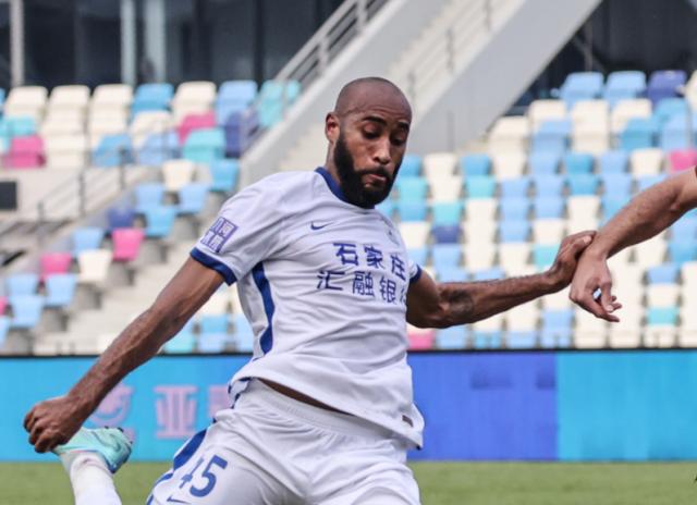 强队杀手！坎特战三镇泰山轰7球 泰山遭千场里程悲