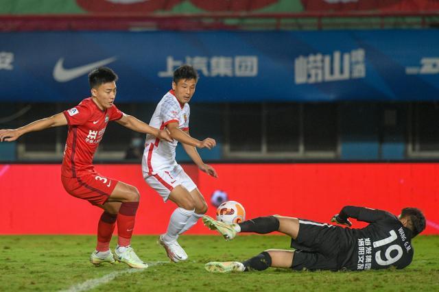 pg电子优惠码-武磊时隔1409天再战中超 武巴同城状态低迷失单刀